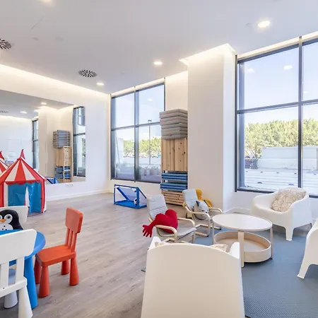 Skyline 1 Pool & Parking Free